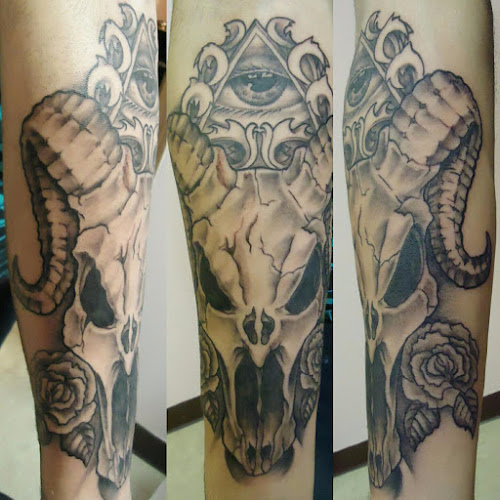 Work by Mom's Piercing And Tattoos