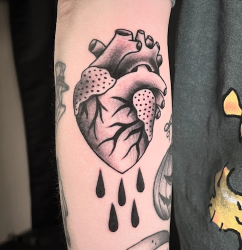 Work by Bird In Hand Tattoo