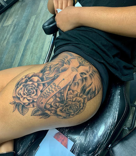 Work by Cholitos Plakasitos Tattoo