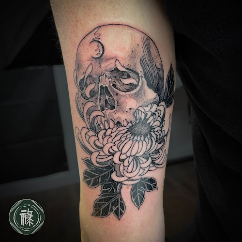 Work by ROKU Tattoo