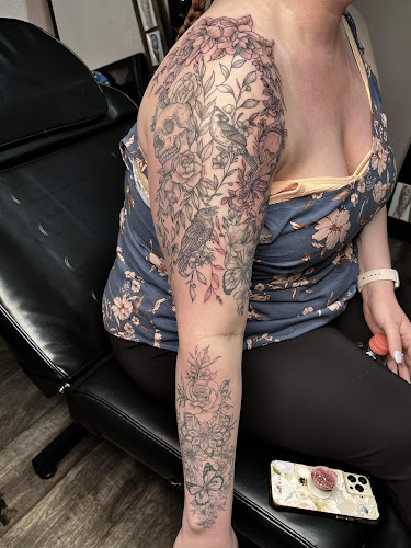 Work by Aesthetic Tattoo Lounge