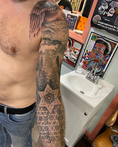 Work by Bluegrass Tattoo