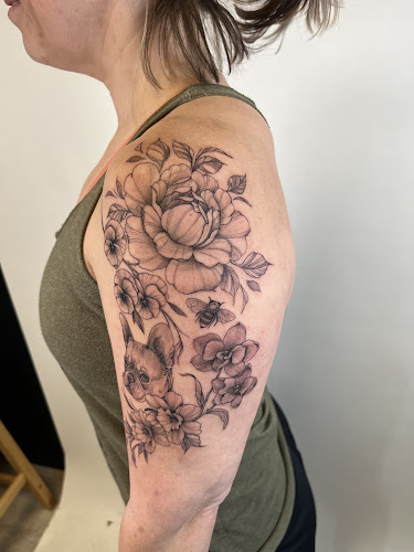 Work by Omoon Gallery – Tattoo Studio