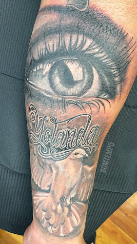 Work by Queen Tattoo Co.