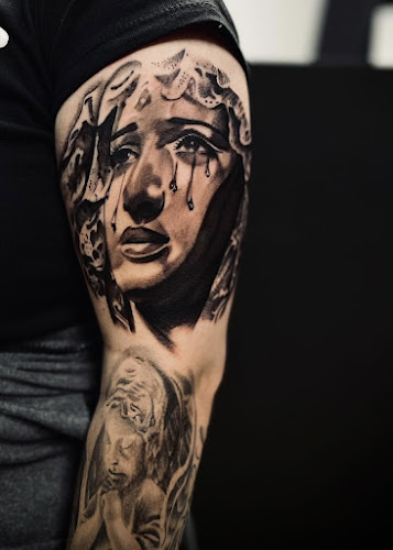 Work by Santa Arte Tattoo