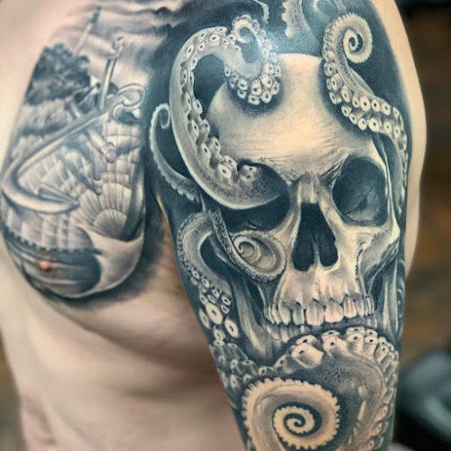 Work by Thirteen Roses Tattoo & Aesthetics