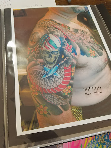 Work by Ocho Placas Tattoo Company