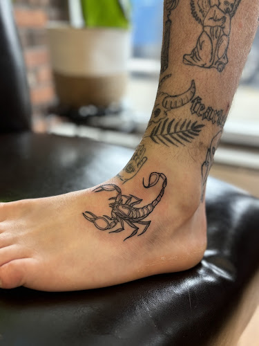 Work by WOLFFEM Female Tattoo Parlor