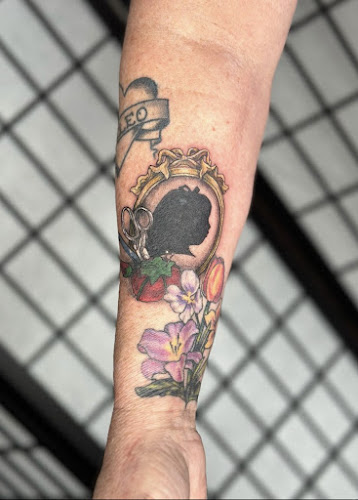 Work by Cygni Tattoo